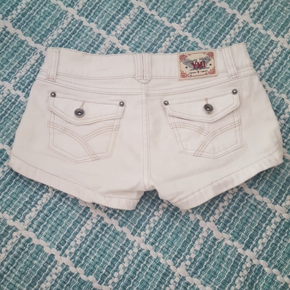 white Shorts - Picture 3 of 4